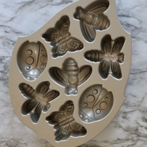 5 Cups Backyard Bugs Baking Mold